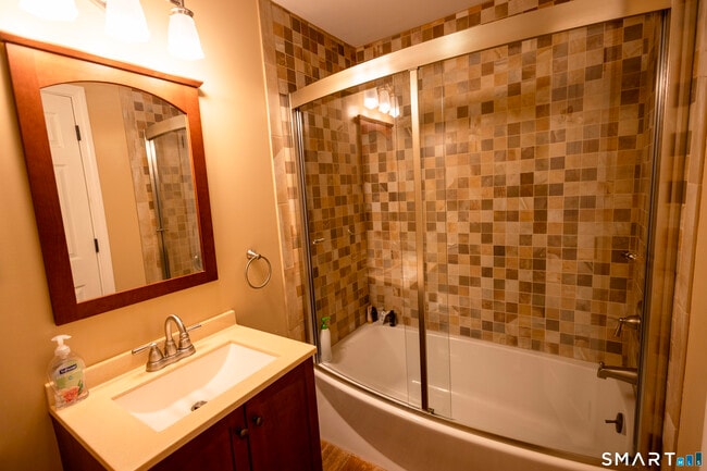 Building Photo - 18 Pinewood Shores