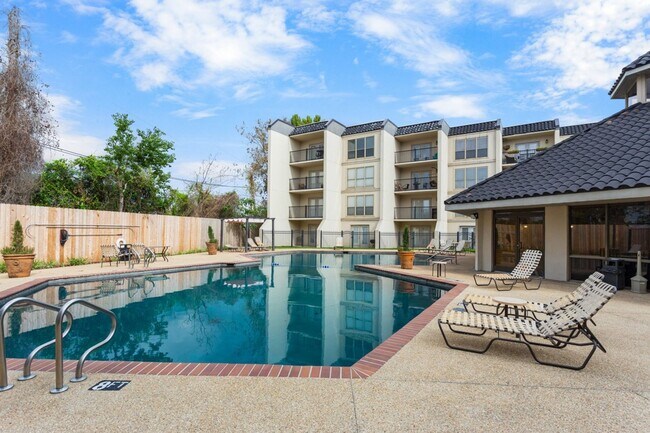 Building Photo - 2BR 2BA Condo Downtown (Riverview Condomin...