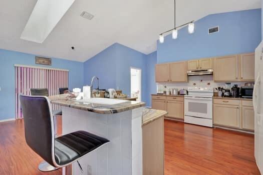 Building Photo - 1530 SW Escobar Ln