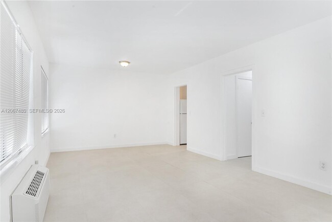 Building Photo - 974 Biarritz Dr