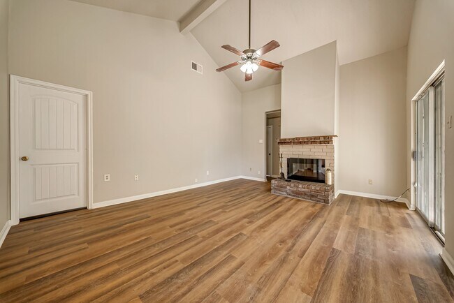 Building Photo - 3111 Overcross Dr