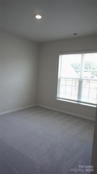 Building Photo - 106 White Apple Wy