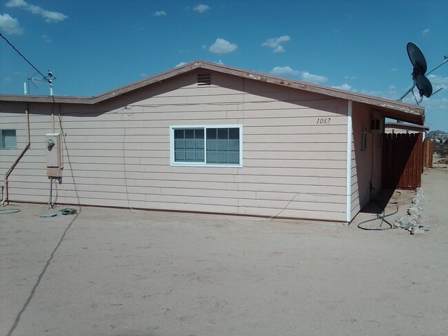 Building Photo - Cute 3 bedroom 2 bath in Desert Heights