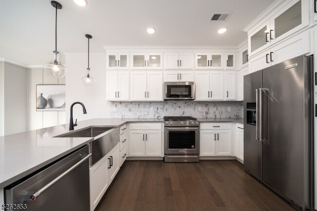 Building Photo - 8 Jessica Ln