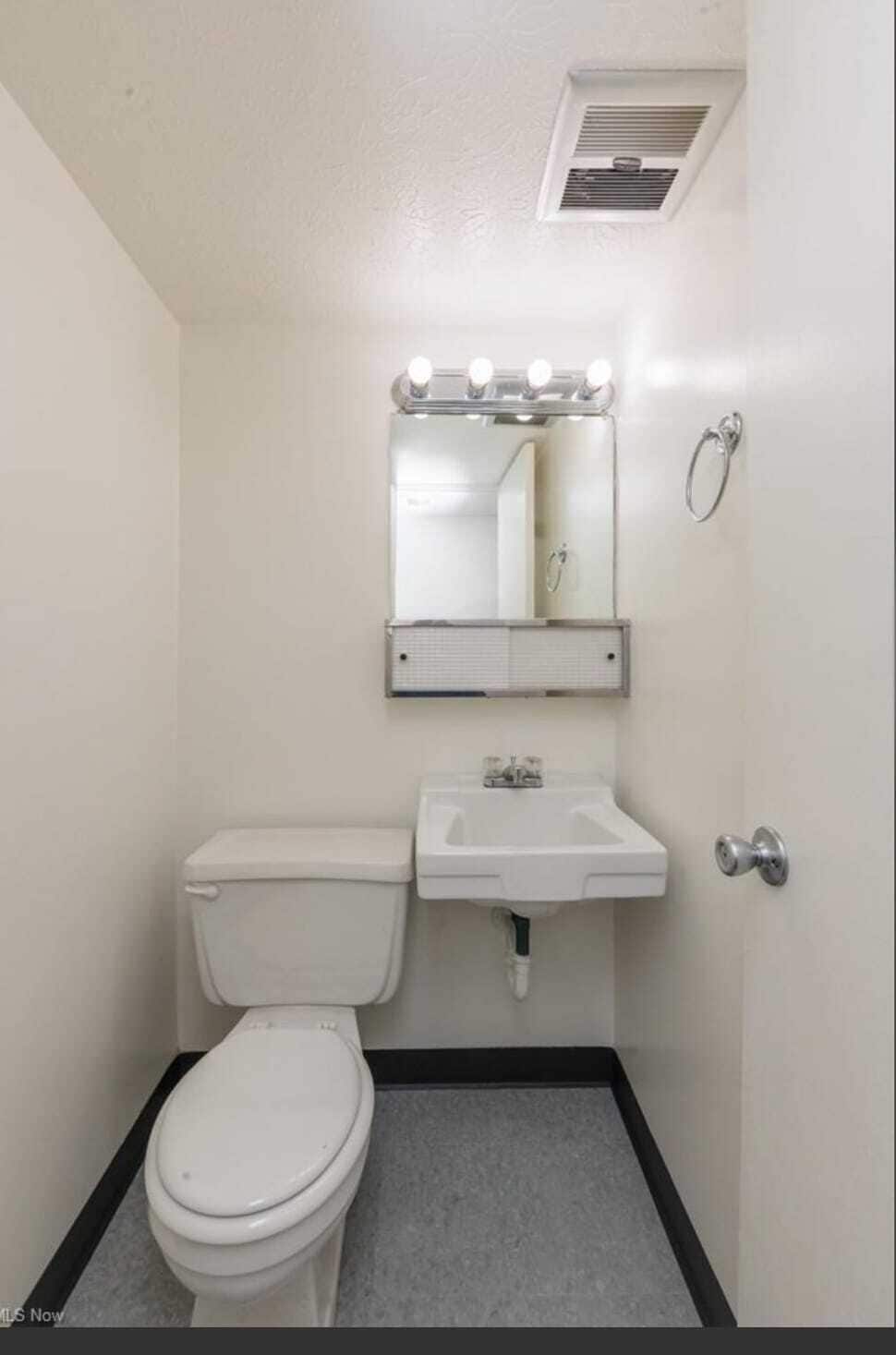 Building Photo - 6490 State Rd