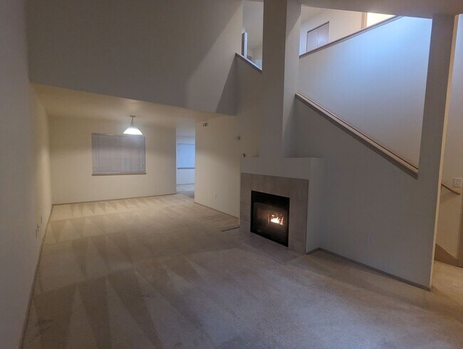 Building Photo - 3-Bedroom Silverdale Ridgetop near Island Lake.