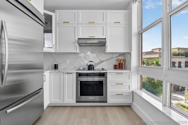 Building Photo - 550 Okeechobee Blvd