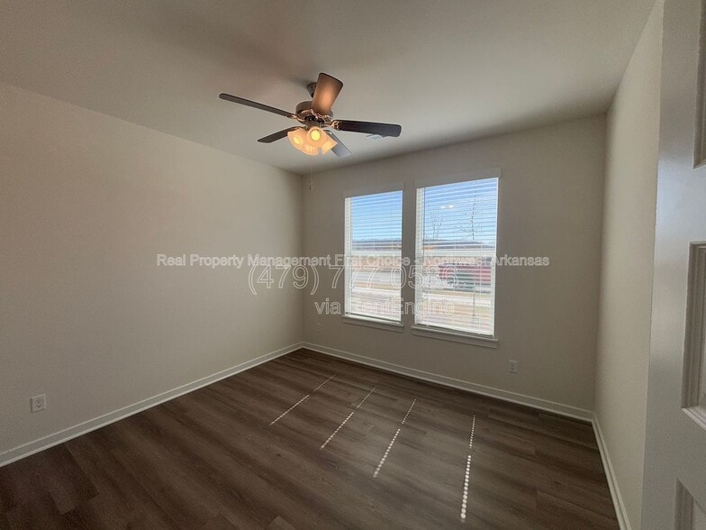 Building Photo - 4802 W Planetree St