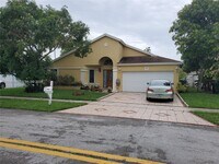 Building Photo - 3260 Lucerne Way