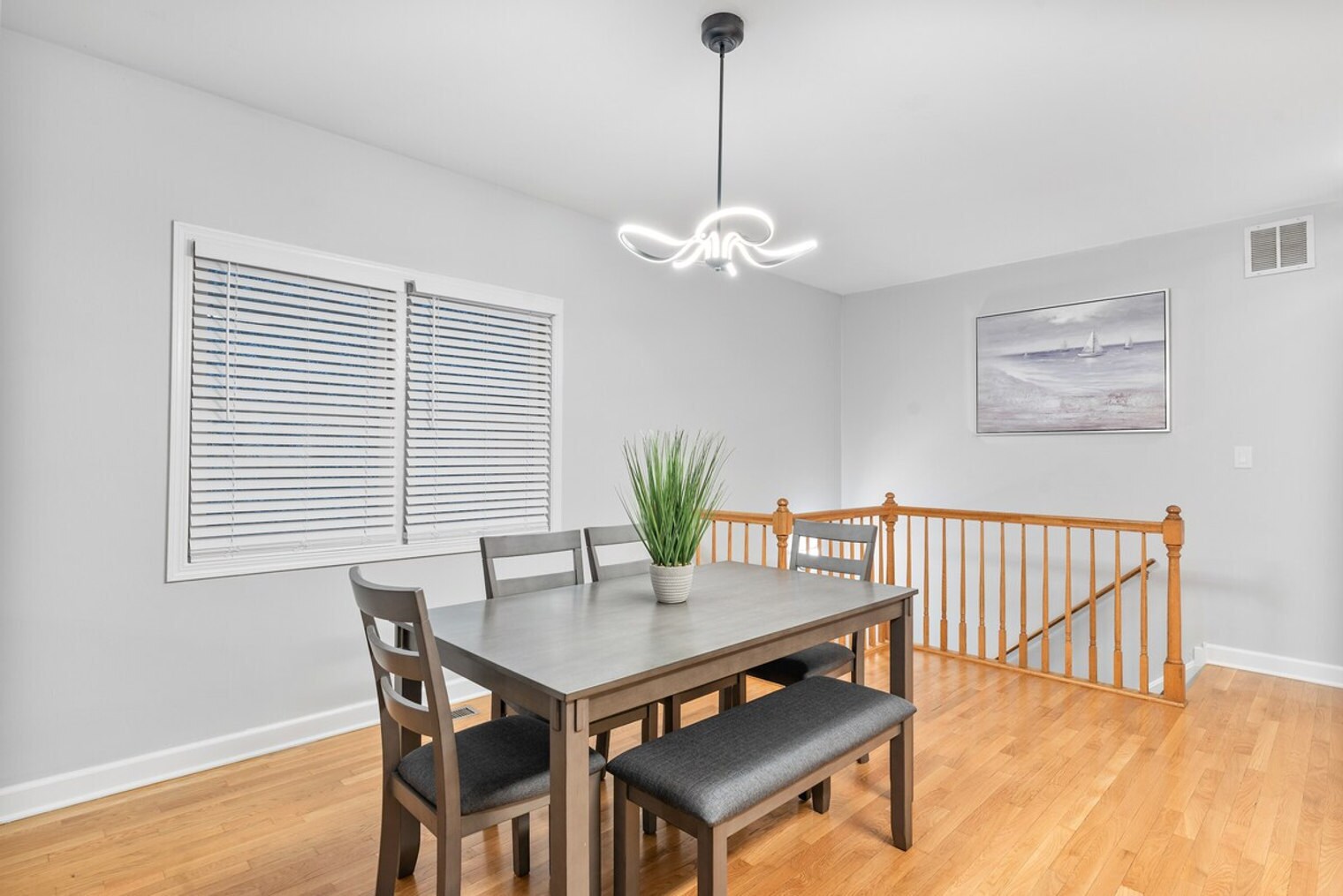 Building Photo - 1044 N California Ave