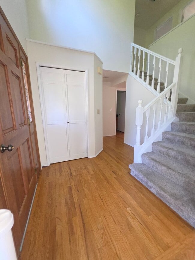 Building Photo - Lovely 4 bedroom Somerset Home in Private Wooded Setting