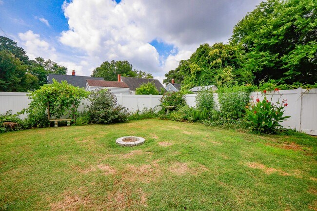 Building Photo - Stunning home rental in Portsmouth!