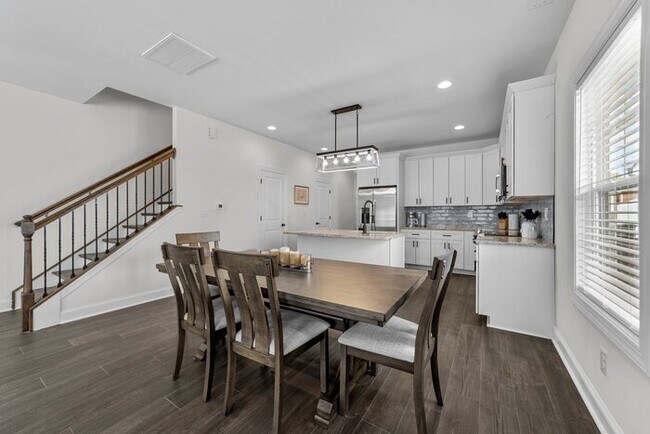 Building Photo - Salisbury Townhome w/ Garage