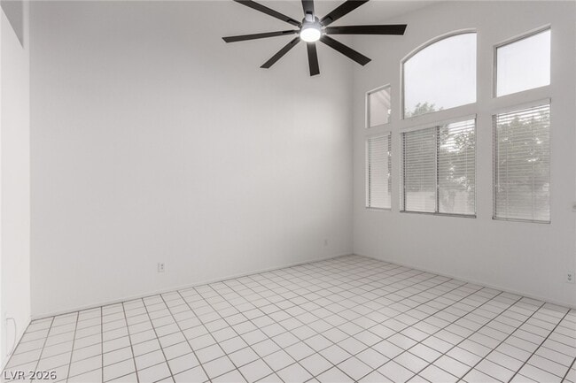 Building Photo - 2412 Shady Vista Dr