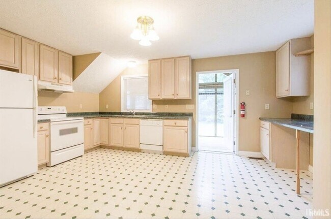 Building Photo - Charming 3BR House in Bloomington