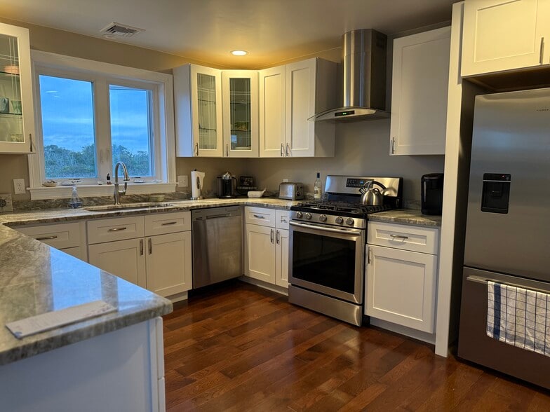 Building Photo - 345 Plymouth Ave