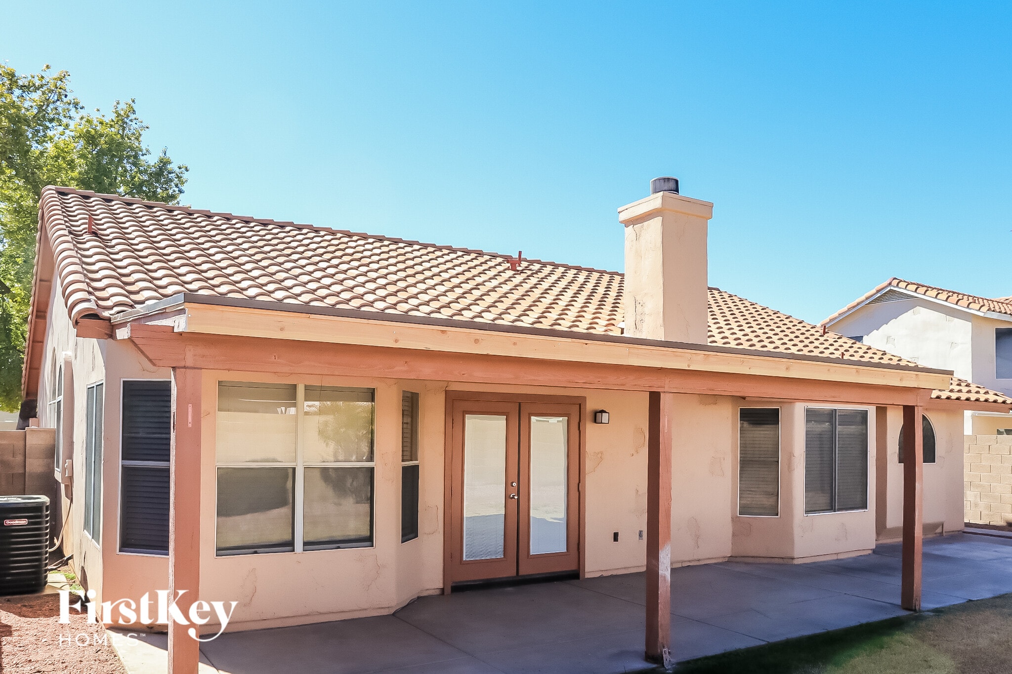 Building Photo - 1214 E Grovers Ave