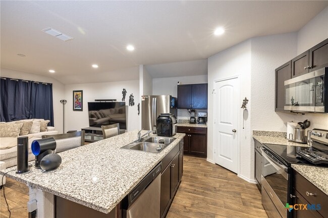 Building Photo - 860 Margay Lp