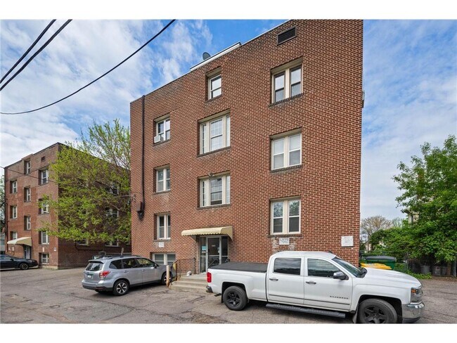 Building Photo - 2733 Girard Ave S
