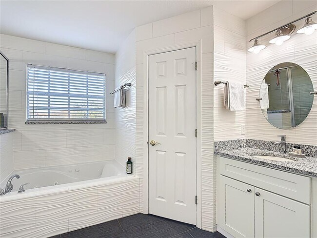 Building Photo - 4608 Cumbrian Lakes Dr