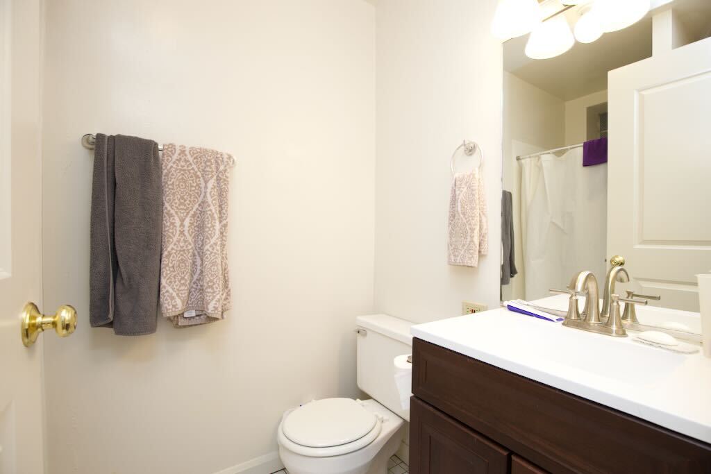 Building Photo - 6717 N Sheridan Rd