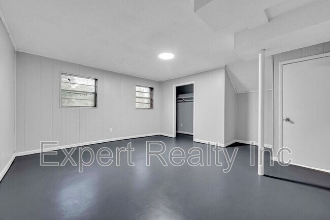 Building Photo - 1256 15th St SW