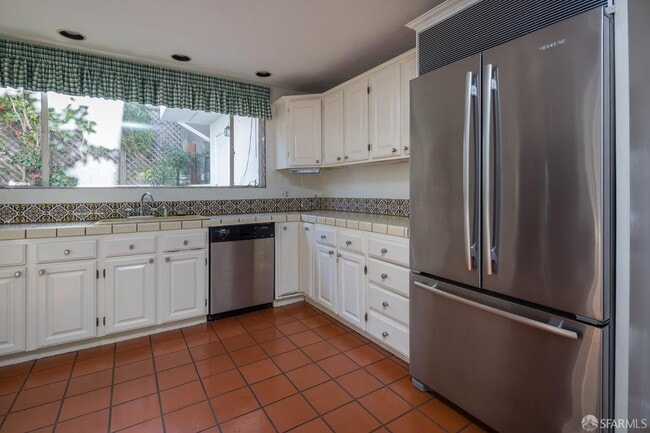 Building Photo - 2627 Hale Dr