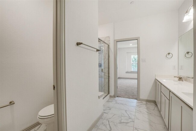 Building Photo - Luxury living in this stunning 4 bedroom, 3 bath home