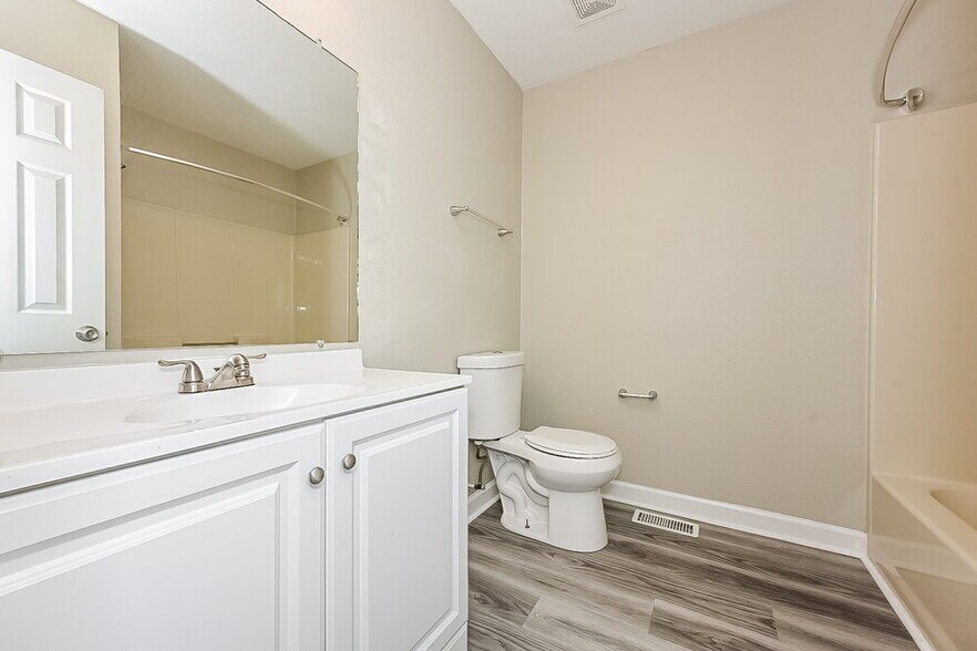 Building Photo - 130 Maple Pl