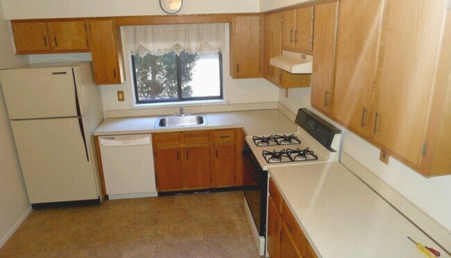 Building Photo - 2212 Old Stone Mill Dr