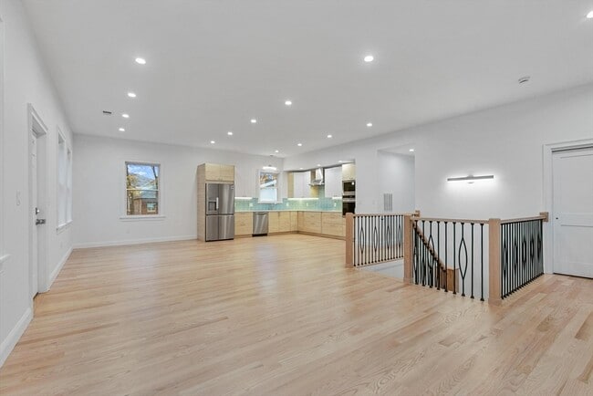 Building Photo - 14 Newell Rd