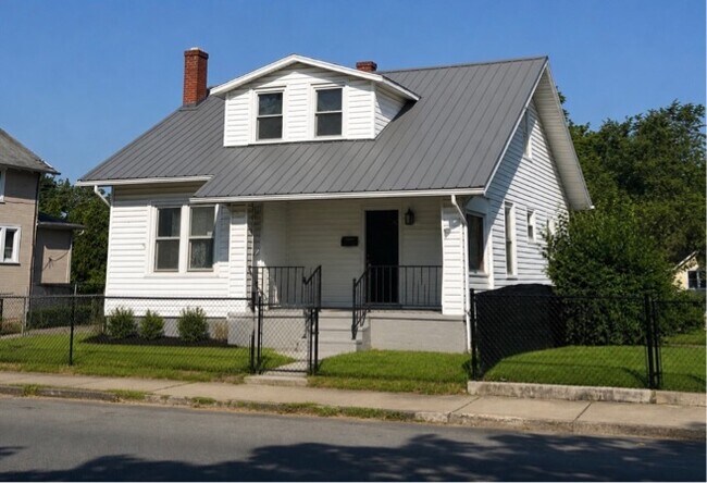 Building Photo - 143 S Purcell Ave