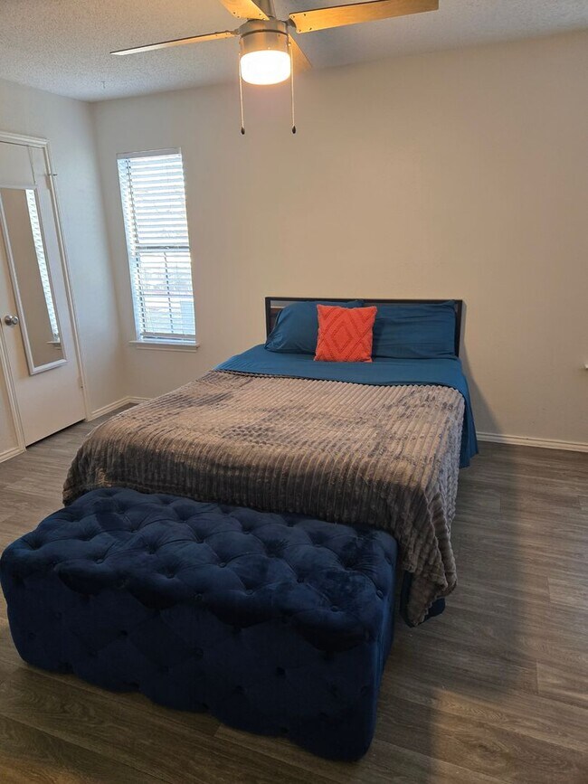 Interior Photo - Village Oaks