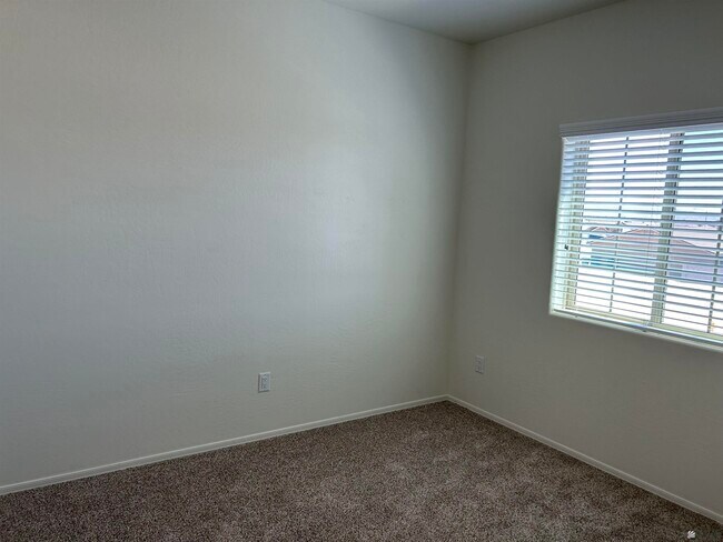 Building Photo - 4364 S Sunflower Dr