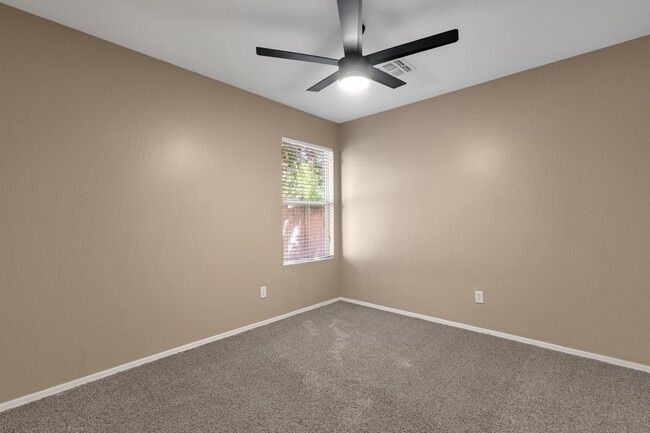 Building Photo - 647 W Fremont Dr