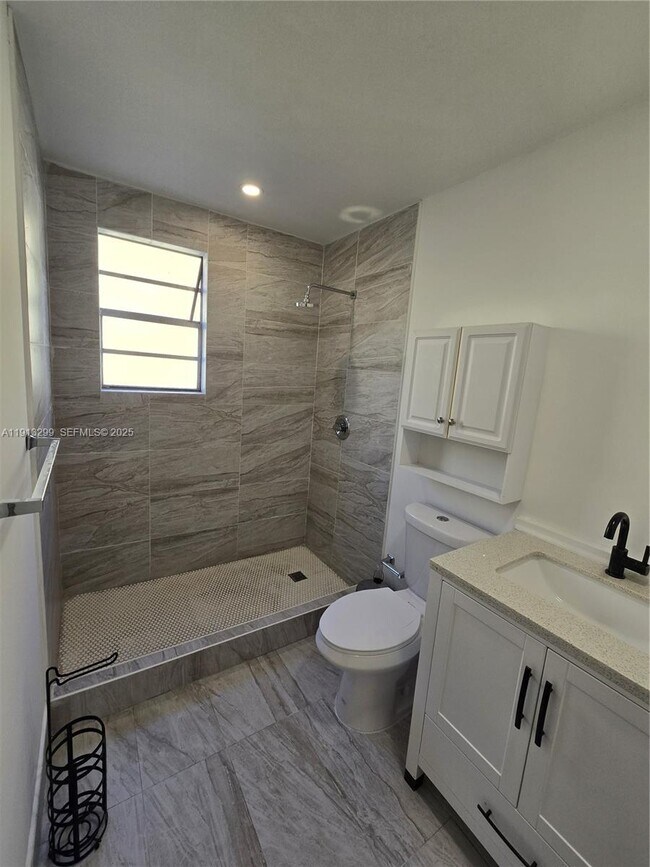 Building Photo - 1629 SW 6th St