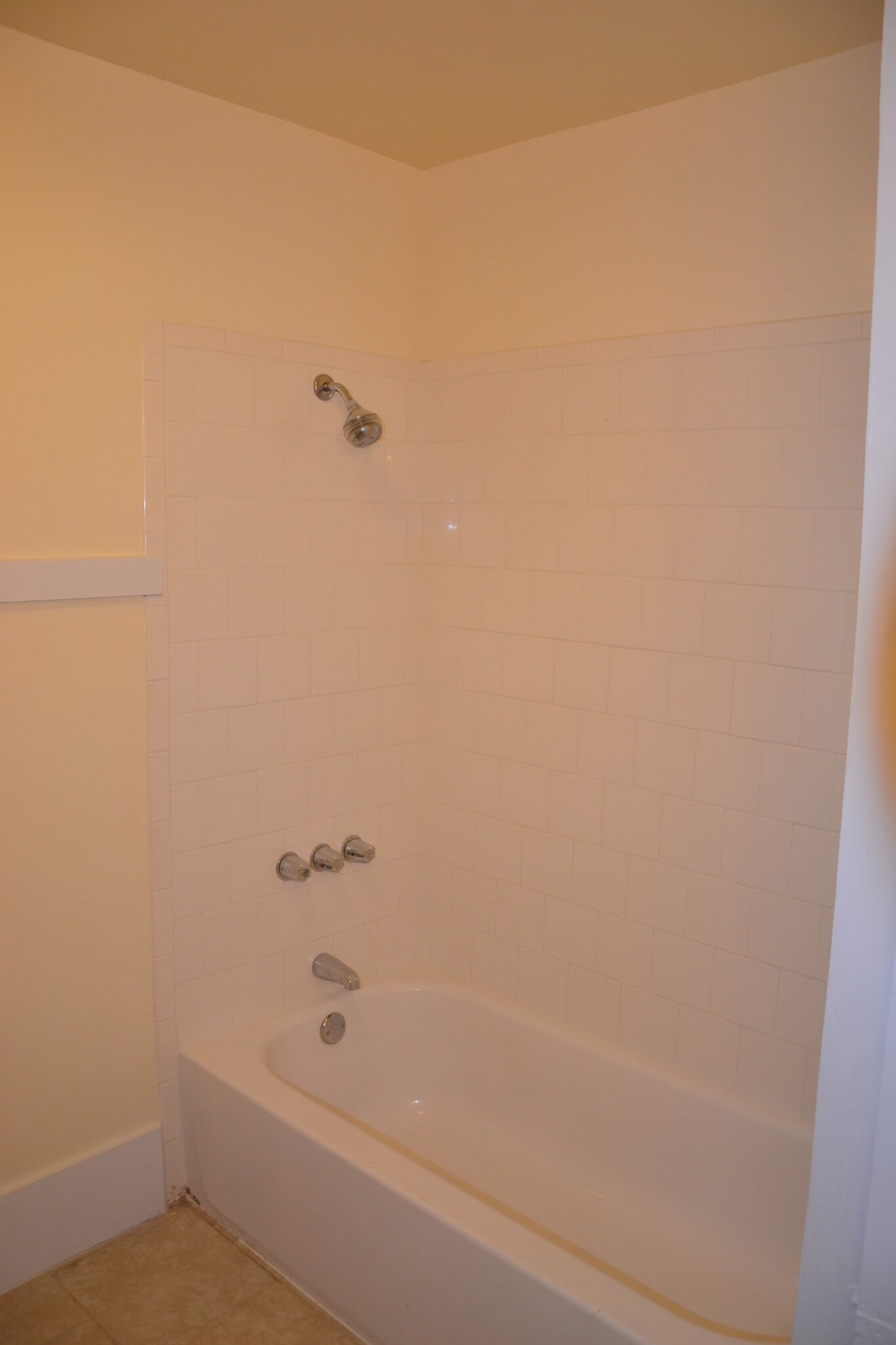bathroom 1 - 272 Audubon St