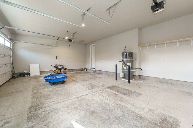 Building Photo - 8989 N Kale Cir
