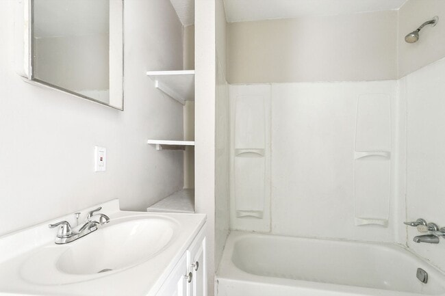 Building Photo - 206 Sunset Dr