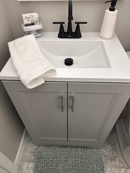 Building Photo - 2777 Davison Ave