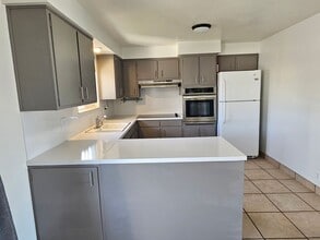 Building Photo - Spacious 4 Bed Bountiful Home | Central Location & Covered Parking