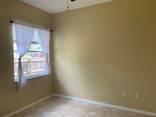 Building Photo - Quality Home in Great Neighborhood
