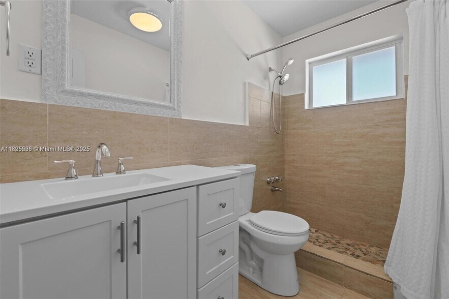 Building Photo - 609 NW 30th Ct