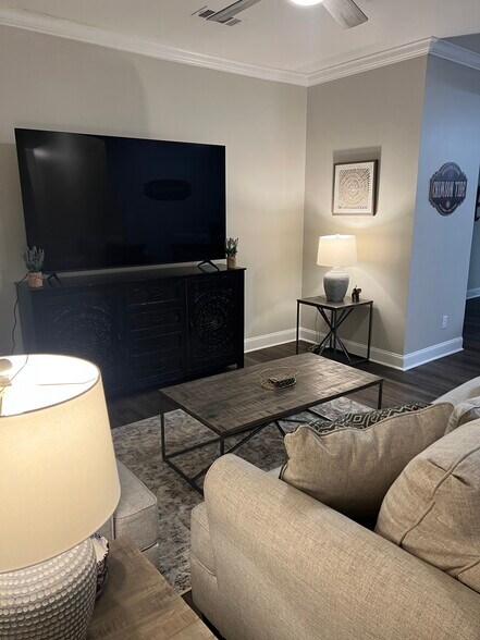 Building Photo - 3218 Veterans Memorial Pky