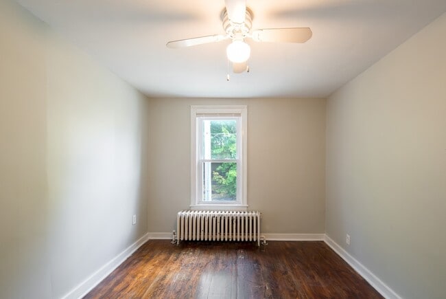 Building Photo - 1327 1st St