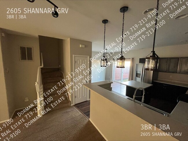 Building Photo - 3 Bed/2.5 Bath Townhome Located in the Col...