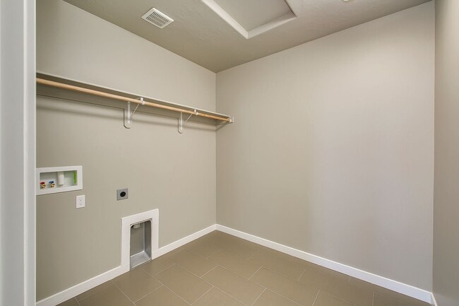 Building Photo - Close to Micron!  5 Bedroom 3 Full Baths -...