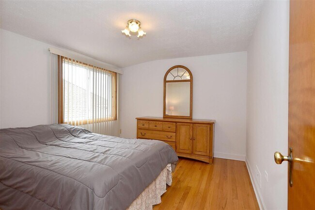 Large Bedroom (w/closet) - 4044 N Mango Ave