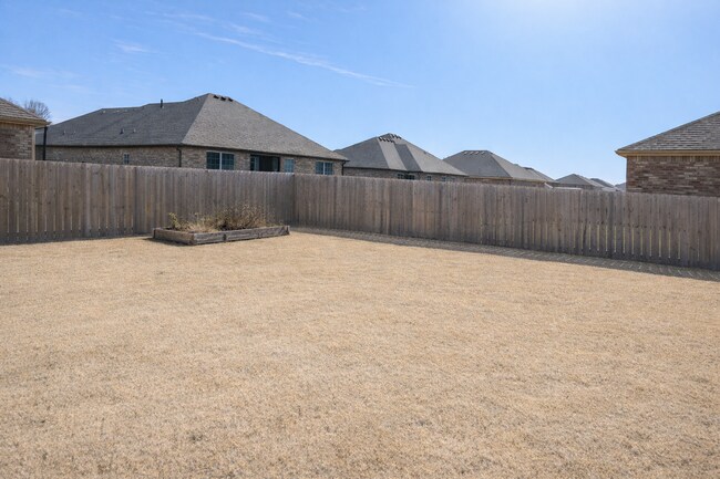 Building Photo - 431 Linda Ln