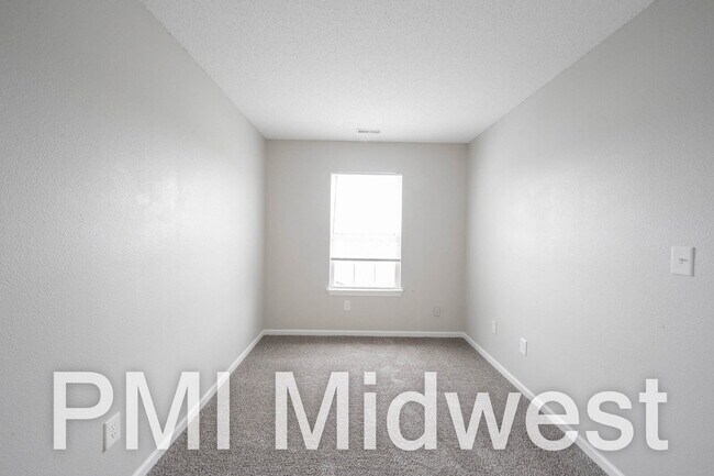 Building Photo - "Charming 4-Bed Family Home with Spacious Layout in Indianapolis!"